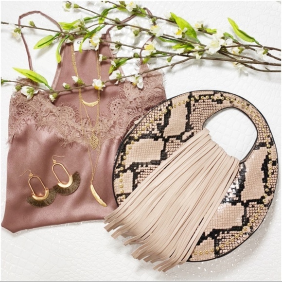 LAST ONE! Scalloped Edge Lace Trim Cami Top - Picture 3 of 4